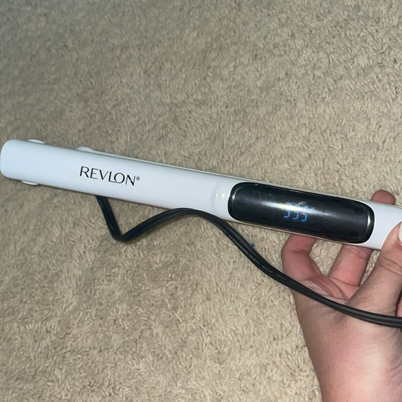 Revlon Hair Straightener - Picture 4 of 6